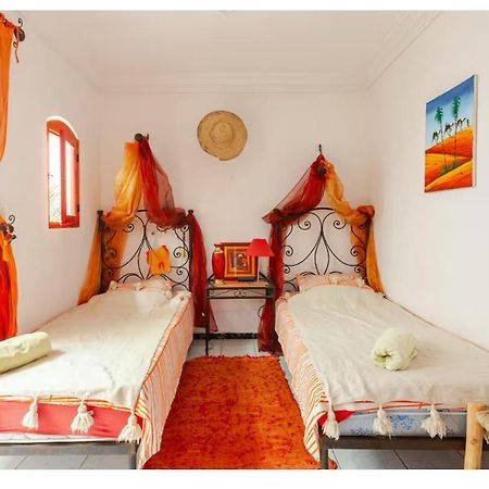 Maison Riad Traditionnel Idealement Situe A Marrakech Marraquexe Exterior foto