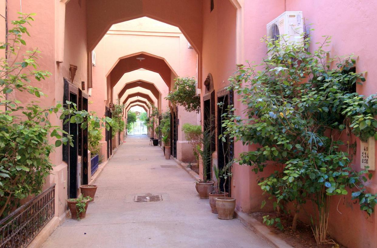 Maison Riad Traditionnel Idealement Situe A Marrakech Marraquexe Exterior foto