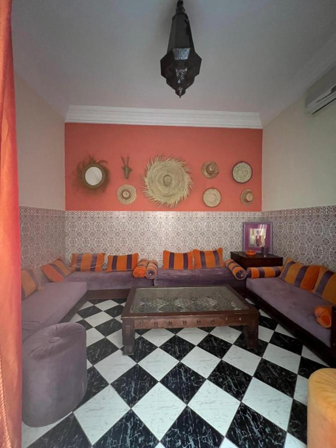 Maison Riad Traditionnel Idealement Situe A Marrakech Marraquexe Exterior foto