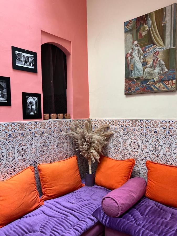 Maison Riad Traditionnel Idealement Situe A Marrakech Marraquexe Exterior foto