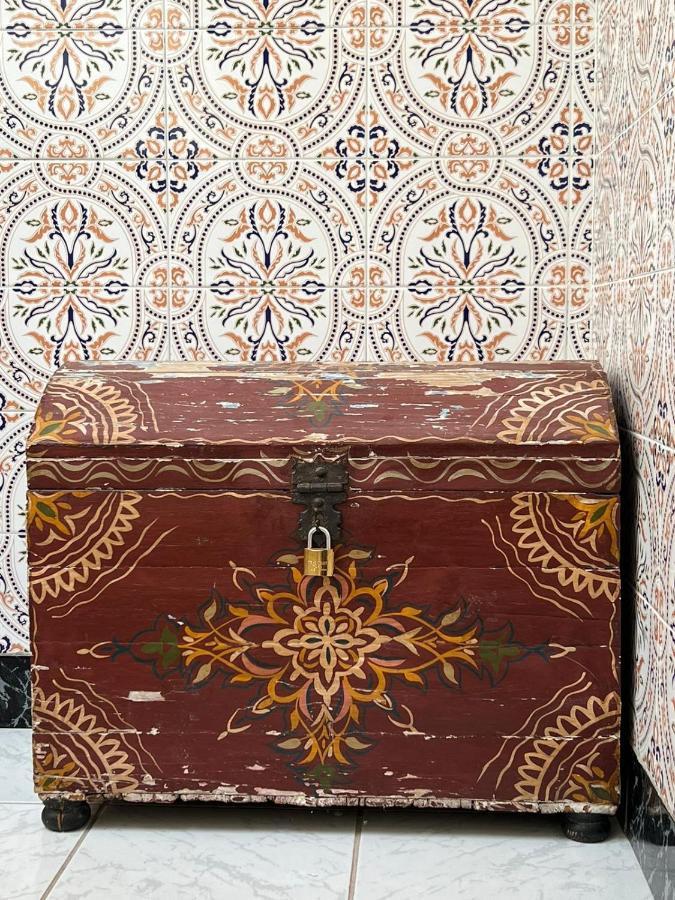 Maison Riad Traditionnel Idealement Situe A Marrakech Marraquexe Exterior foto