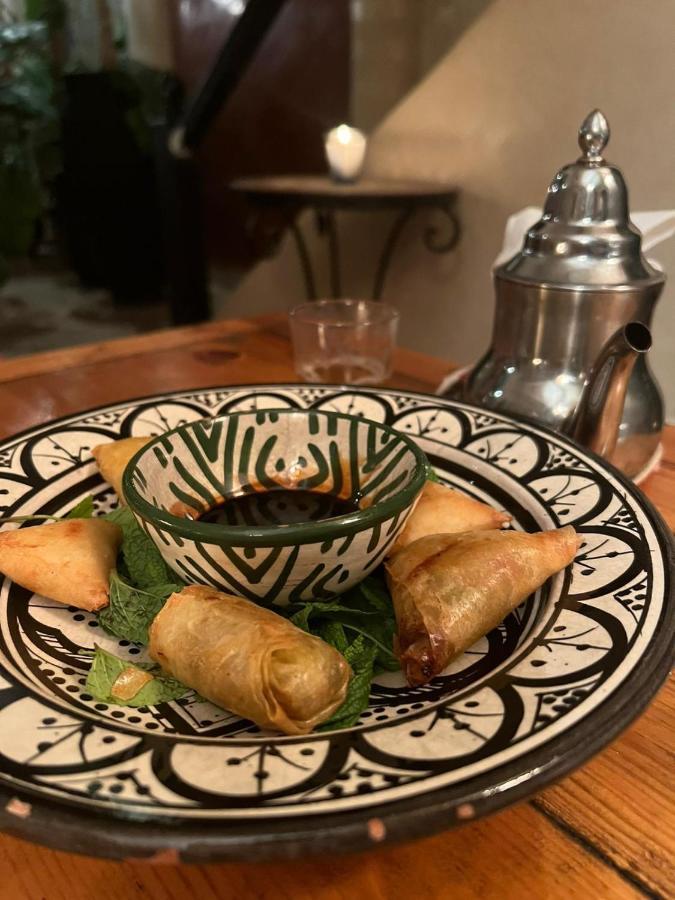 Maison Riad Traditionnel Idealement Situe A Marrakech Marraquexe Exterior foto
