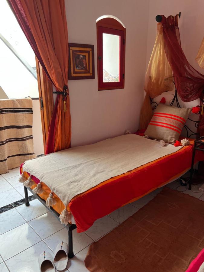 Maison Riad Traditionnel Idealement Situe A Marrakech Marraquexe Exterior foto