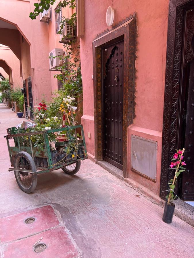 Maison Riad Traditionnel Idealement Situe A Marrakech Marraquexe Exterior foto